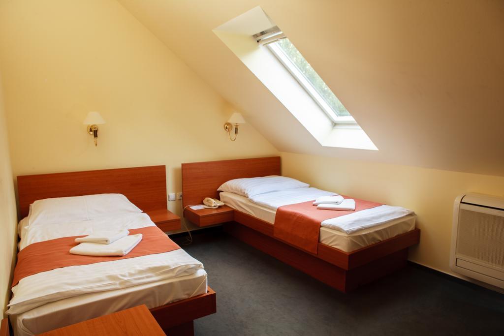 Lipa Hotel Es Etterem Szentgotthárd Quarto foto