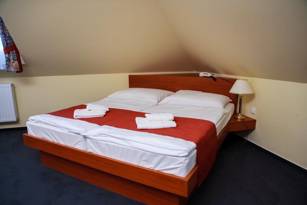 Lipa Hotel Es Etterem Szentgotthárd Quarto foto
